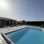Nyaraló Ravissante Maison, Clim, Piscine Partagee - 2 Pers. - Fr-1-616-557 *